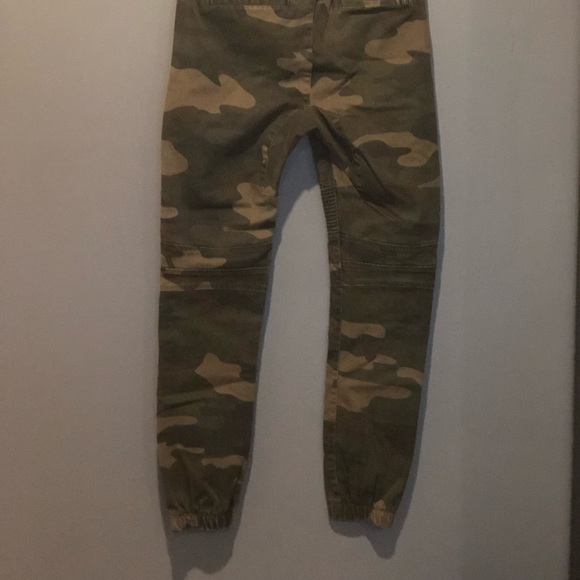 Men’s Camo Joggers - Picture 2 of 4